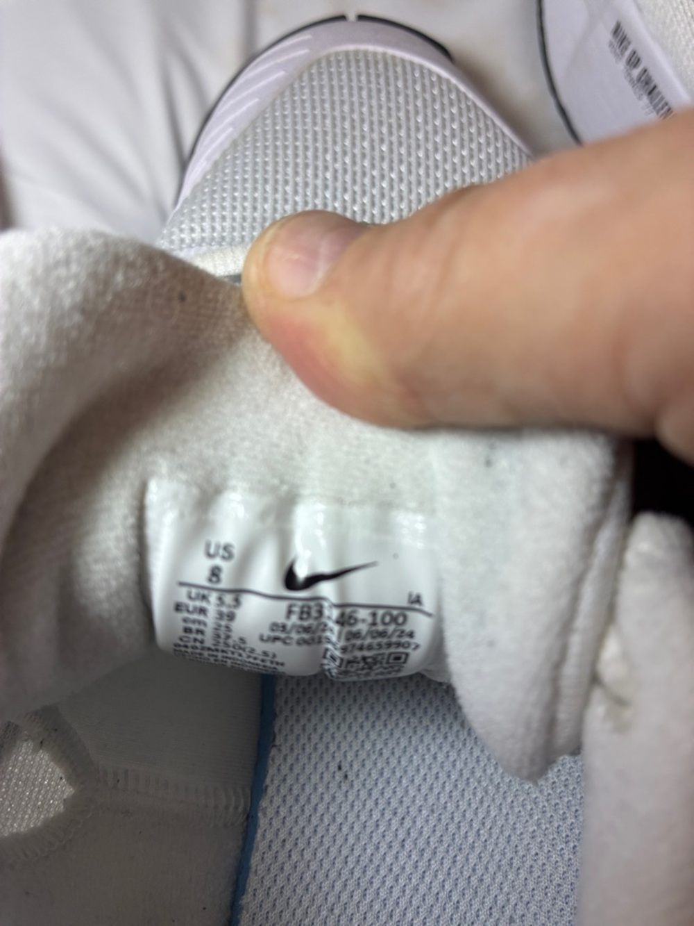 Nike White and Black Low-Top‎ Lace-Up Sneakers - Picture 3 of 6